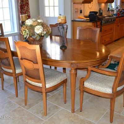 Henredon dining set including table, 2 leaves, pads and 6 chairs
