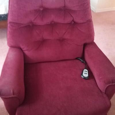lift chair in new condtion