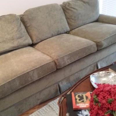 cloth sofa in like new condtion
