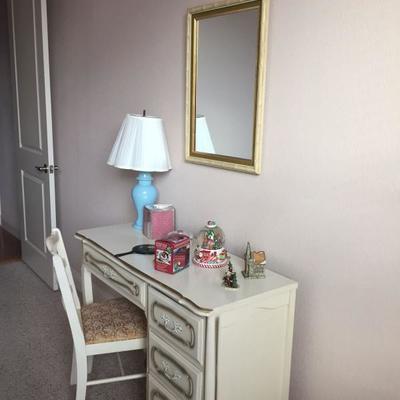 Girls room desk and makeup vanity