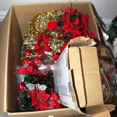Box lot of christmas dÃ©cor including a 6ft Christmas tree
