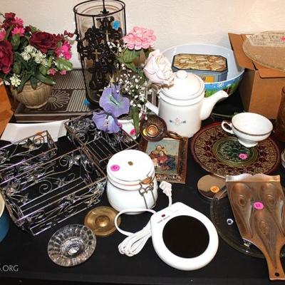 A box lot of decorative items
