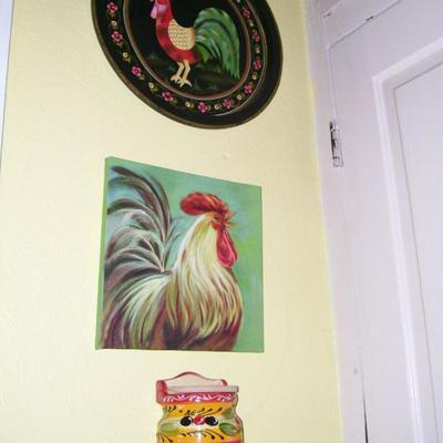 Like roosters? Plenty in the kitchen.