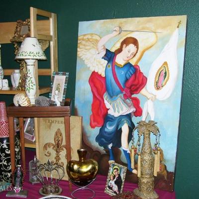 Many vintage and decorative items for your shop or home....