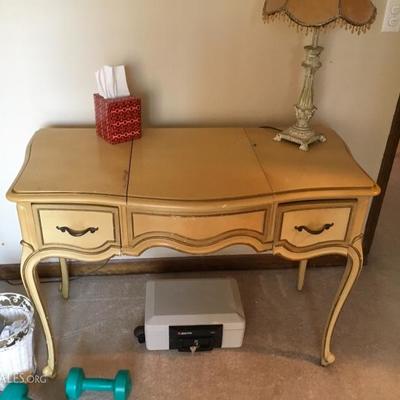 Wonderful vintage vanity/writing desk, center lifts up to access mirror 