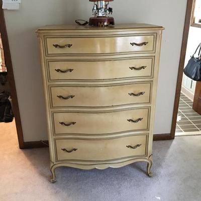 Vintage French Provincial Chest of drawers