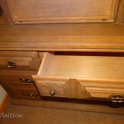 Wood gentleman's dresser or a butlers dresser
