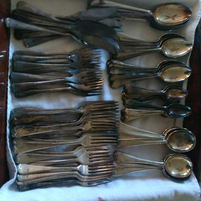 RobertbPringle Sheffield, England Silverplate Service with 5 buffet pieces and 18 teaspoons