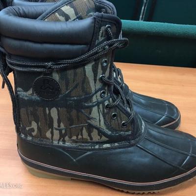 Boots size 11