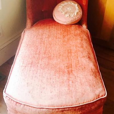 
 1920s small chaise longue/fainting couch with original velvet upholstery. 4'L 2'h  1'10