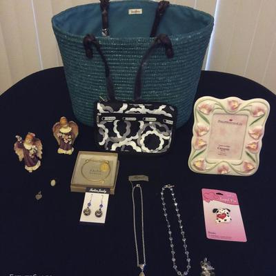 JYR005 For the Woman On-the Go - Totes, Jewelry & More

