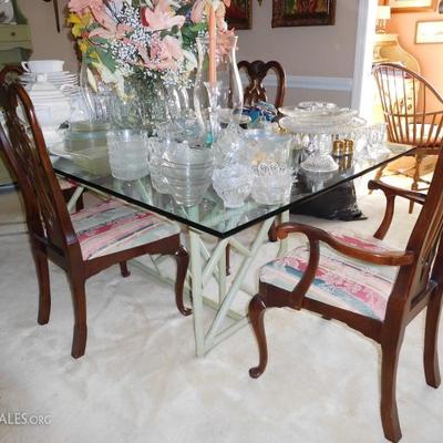 Table w/4 Thomasville Chairs