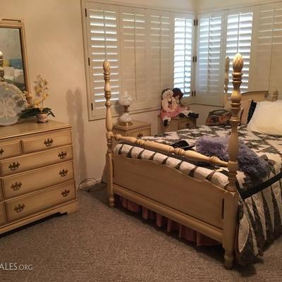 Full Size Four Poster Bed