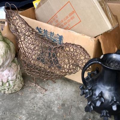 Wire rooster decor / Garden decor and ceramic items 