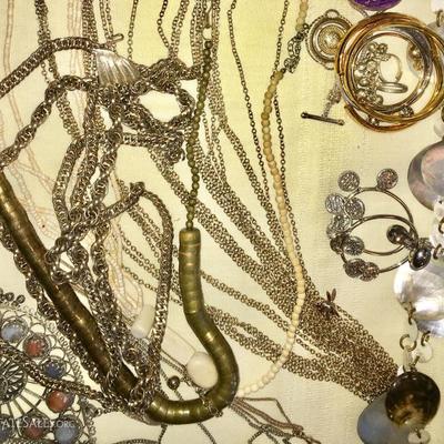 Belly dancing jewelry and accessories