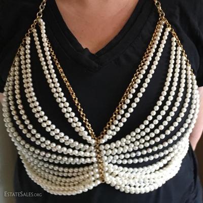 Belly dancing jewelry and accessories