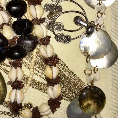 Belly dancing jewelry and accessories