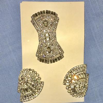 Vintage jewelry -- shoe clips and brooch