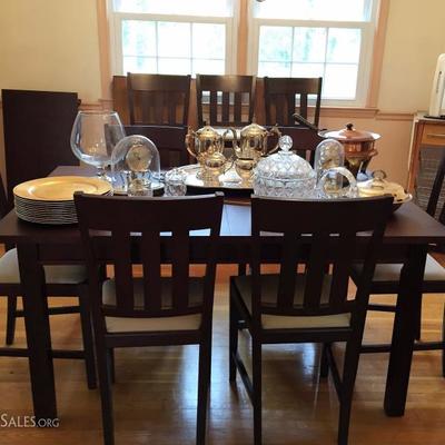 Dining Room Table with leaf and 6 chairs