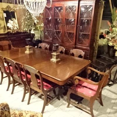 ANTIQUE REGENCY DINING TABLE WITH 8 CHAIRS