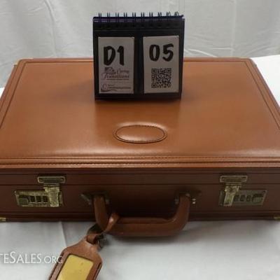 World Traveler Leather briefcase 