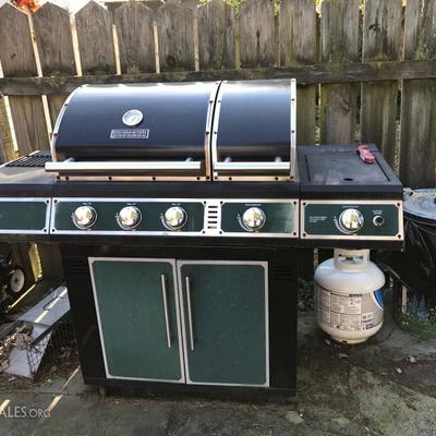 Master Forge Green 3-burner Outdoor Gas Grill ~ 36,000 BTU Natural / Propane Gas Grill with side burner. Model # SH3118B