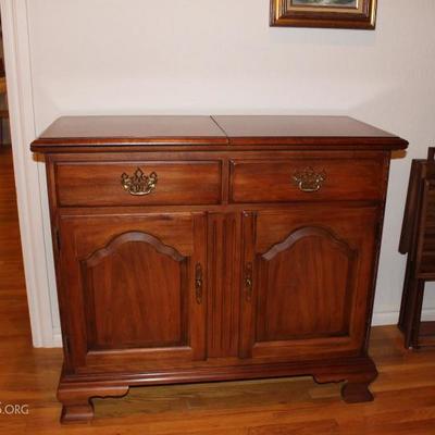 Thomasville server - opens on top. Matches dining room table and china cabinet