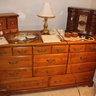 Maple dresser - matches Queen size bed and nightstand
