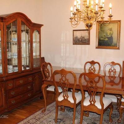 Thomasville table, 6 chairs, china cabinet and server.
Table is 7' fully extended. 