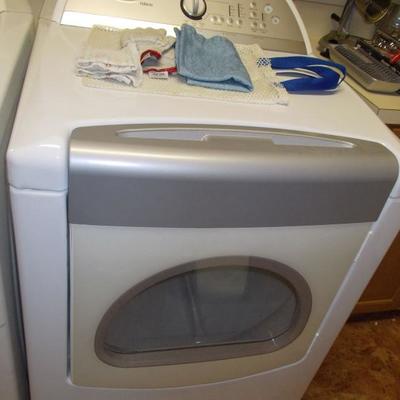 Whirlpool dryer $100
needs adjusting