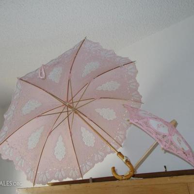 The ladies' parasols