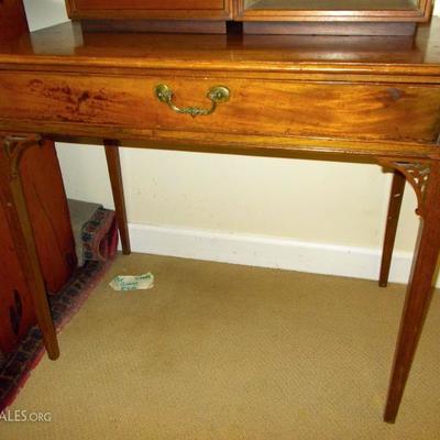 Late Georgian Mahogany one drawer dressing table $200
28 1/4 X 32 3/4