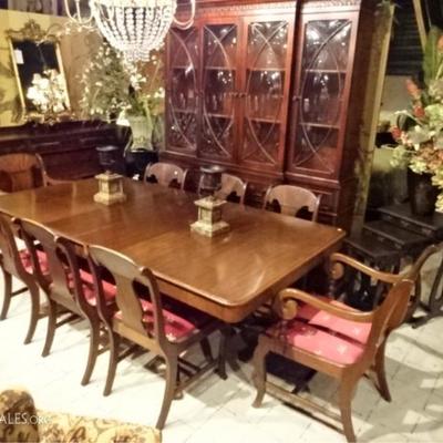 9 PIECE REGENCY STYLE MAHOGANY DINING TABLE WITH 8 CHAIRS