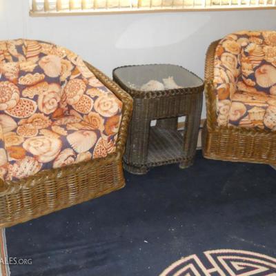 wicker chairs, wicker display end table w/shells