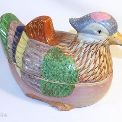 Lidded porcelain duck container
