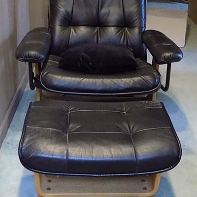 WVT066 Black Leather Recliner Chair, Matching Ottoman & Pillow

