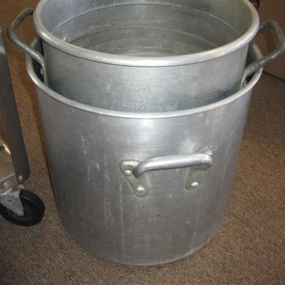 Large Aluminum pots, great for stews, frying or canning