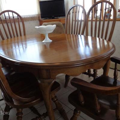 Antique Dining room set w/ 6 chairs and extra leaf