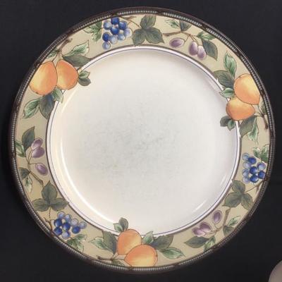 Mikasa 75pc everyday china