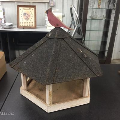 Bird feeder