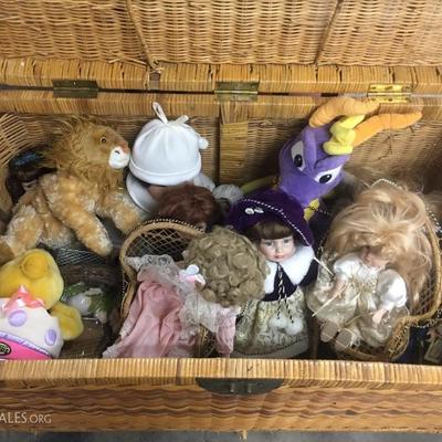 Wicker storage box