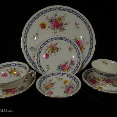 84 PIECE ROYAL CROWN DERBY CHINA SERVICE, POSIES PATTERN