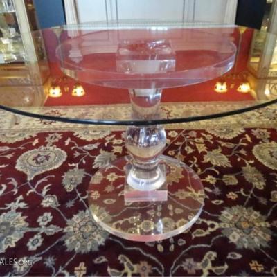 LUCITE BALUSTER FORM DINING TABLE IN EXCELLENT CONDITION