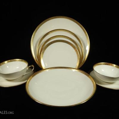 265 PC HUTSCHENREUTHER CHINA SERVICE, 02396 WHITE WITH GOLD ENCRUSTED BAND ON EDGE
