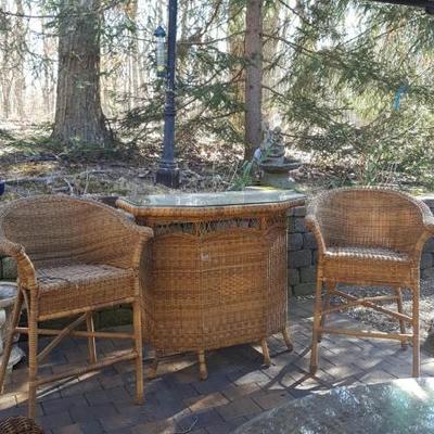 All-weather woven resin bar w/ 2 chairs