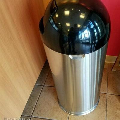 Rubbermaid Commercial trash canÂ 