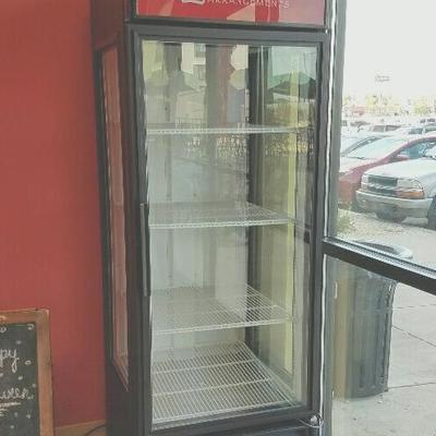 True refrigerated display case model GEM - 23 - LD serial number 790-6913 Overall Dimensions: Width:
