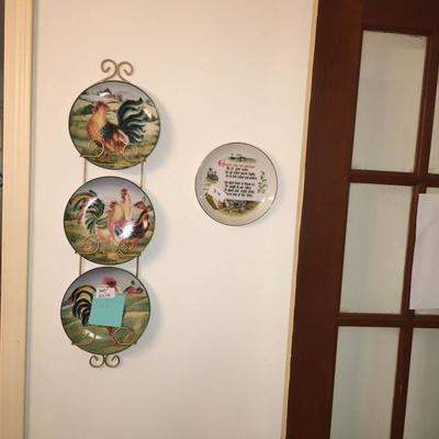 ROOSTER PLATES WITH WALL RACK