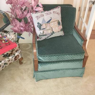 MID CENTURY GREEN COLOR CHAIR