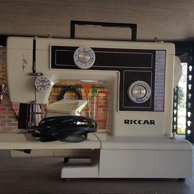 RICCAR sewing machine